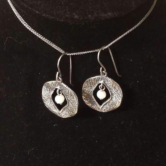 Sterling silver and pearl earrings - Picture 1 of 6